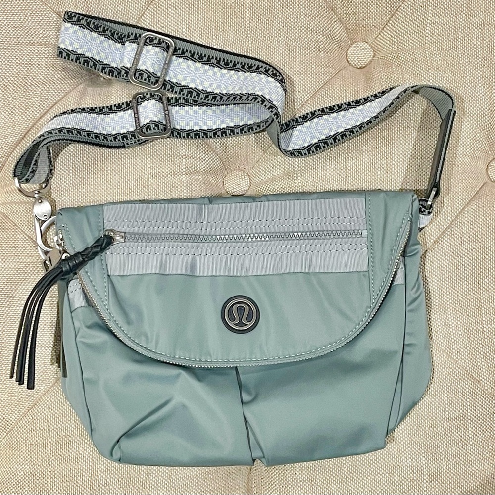 NWOT! Lululemon Rare earl grey festival bag